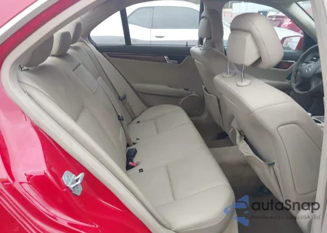 2011 Mercedes-Benz C 300 Sport z USA, uszkodzony, nr VIN WDDGF5EB0BR184364